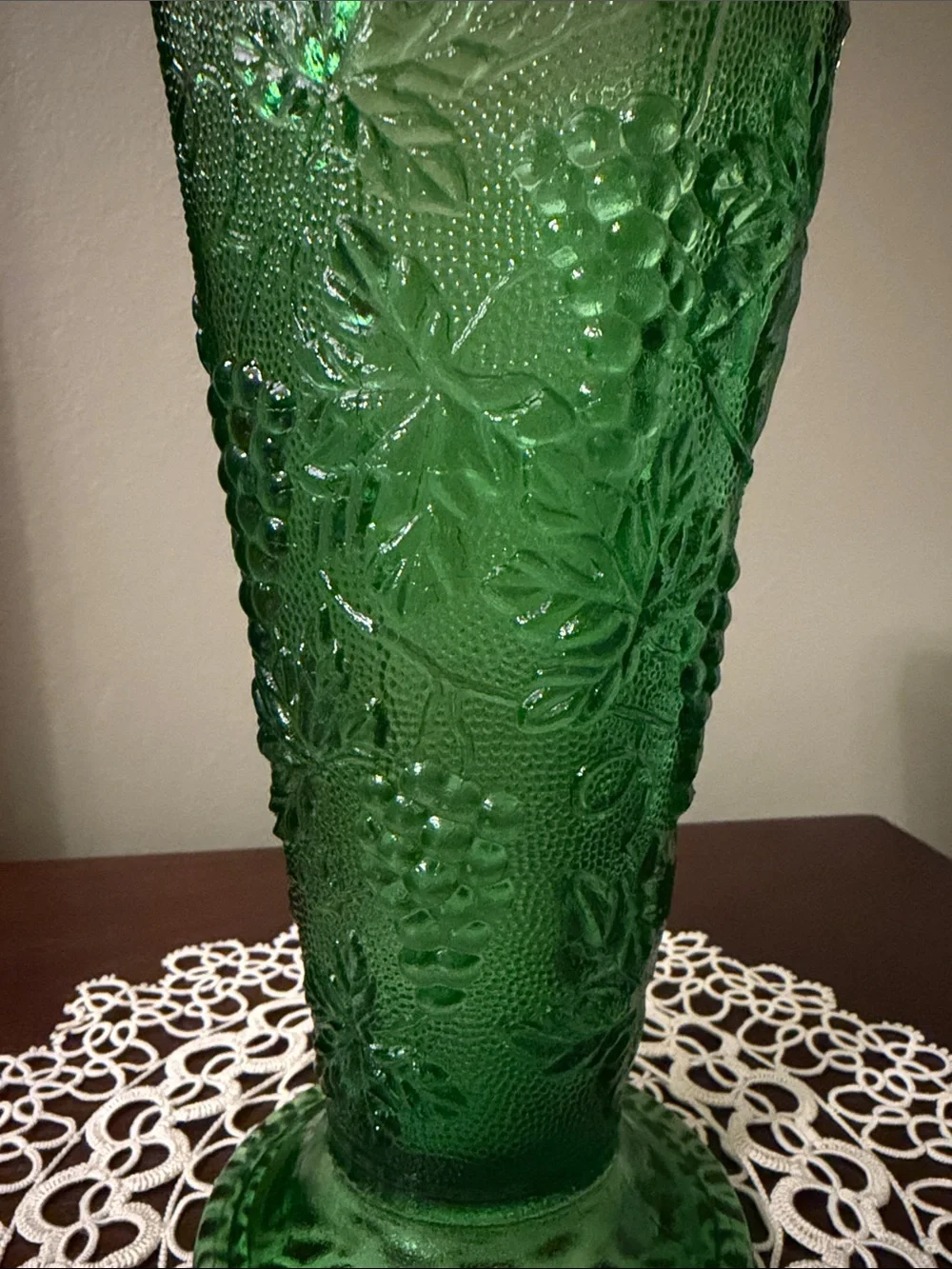 Vintage 1960’s Anchor Hocking Harvest Grape Octagonal Vase Emerald Green Pressed